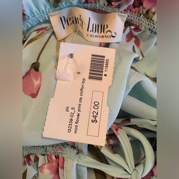 Still has the tags! Peach Love California beautiful off the shoulder top! - Picture 4 of 8